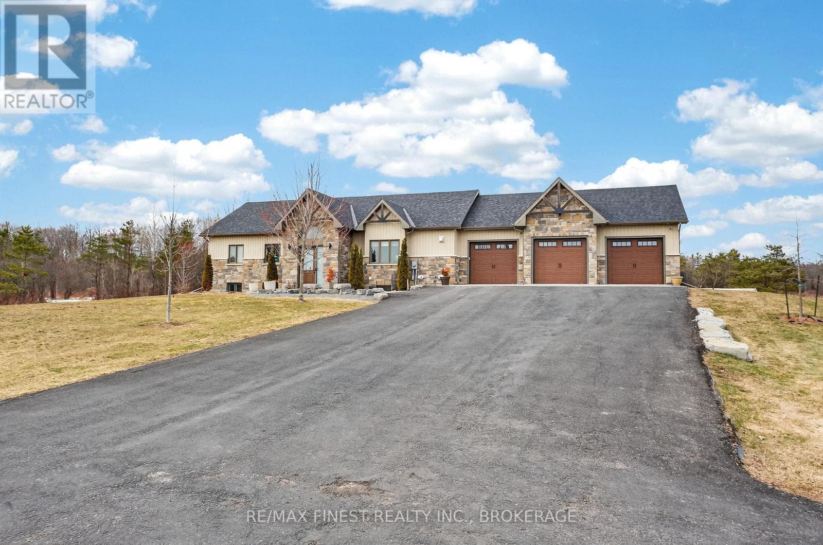 3266 HARROWSMITH ROAD in 