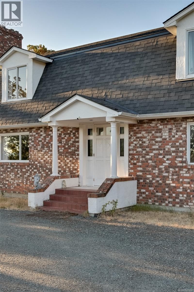 4589 BLENKINSOP ROAD, Victoria — photo 5
