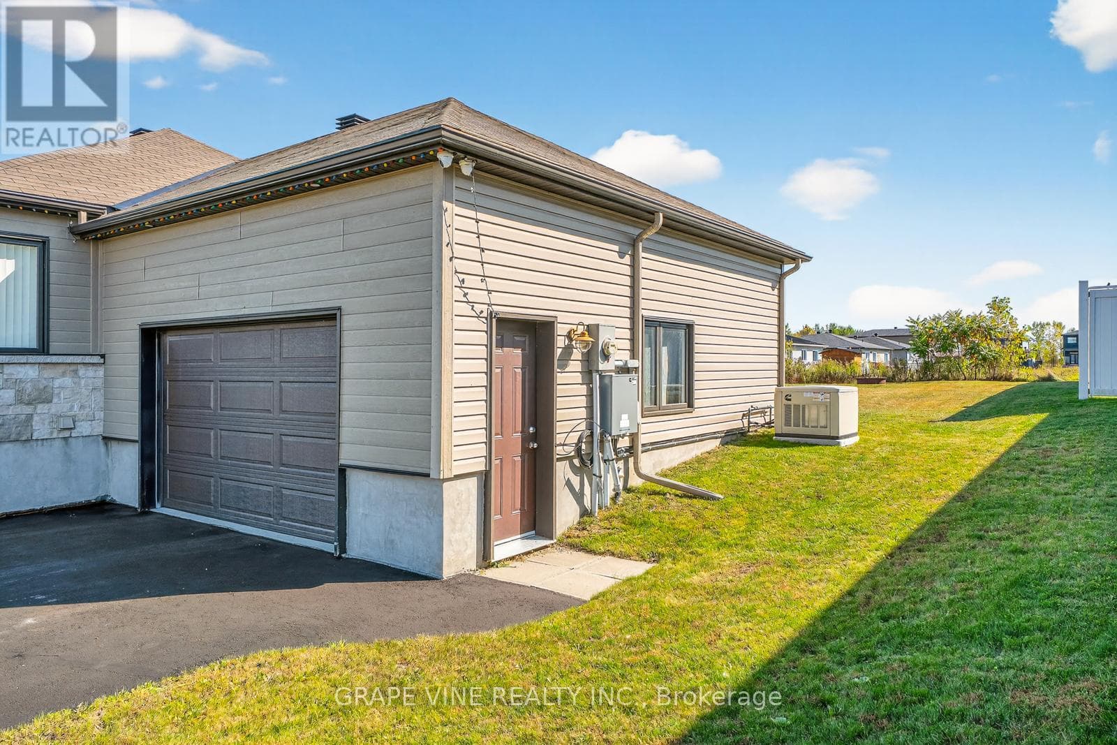 18 CALCO CRESCENT, Ottawa — photo 4