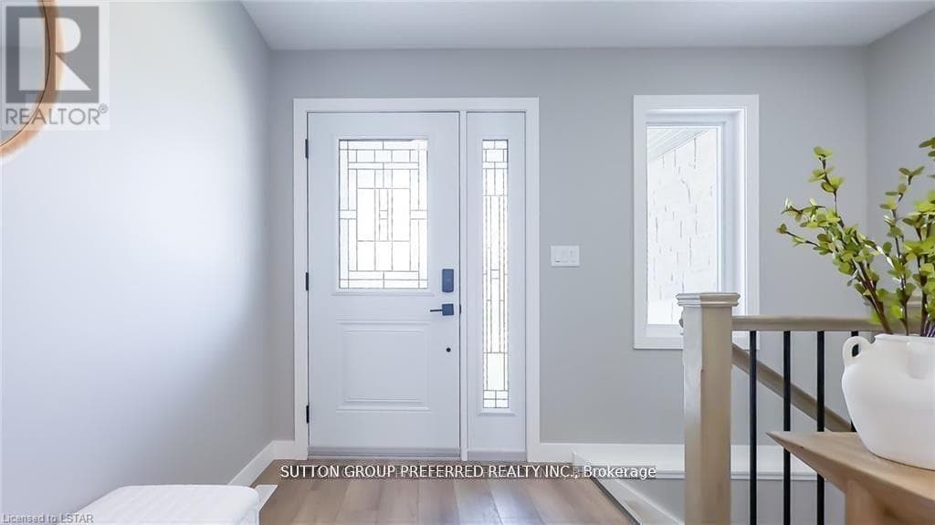 230 BEECH STREET, London and St. Thomas — photo 2