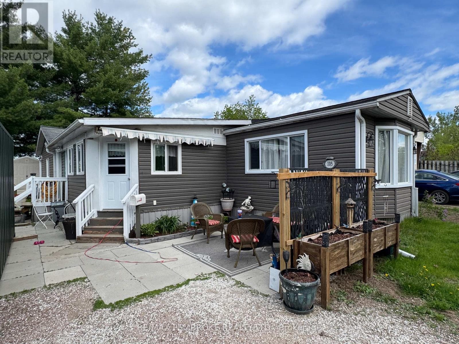 105 PINEHURST ESTATES in 