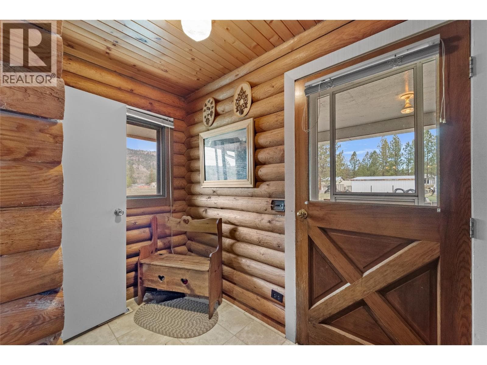 2536 Kinvig Street, Interior REALTORS® — photo 4
