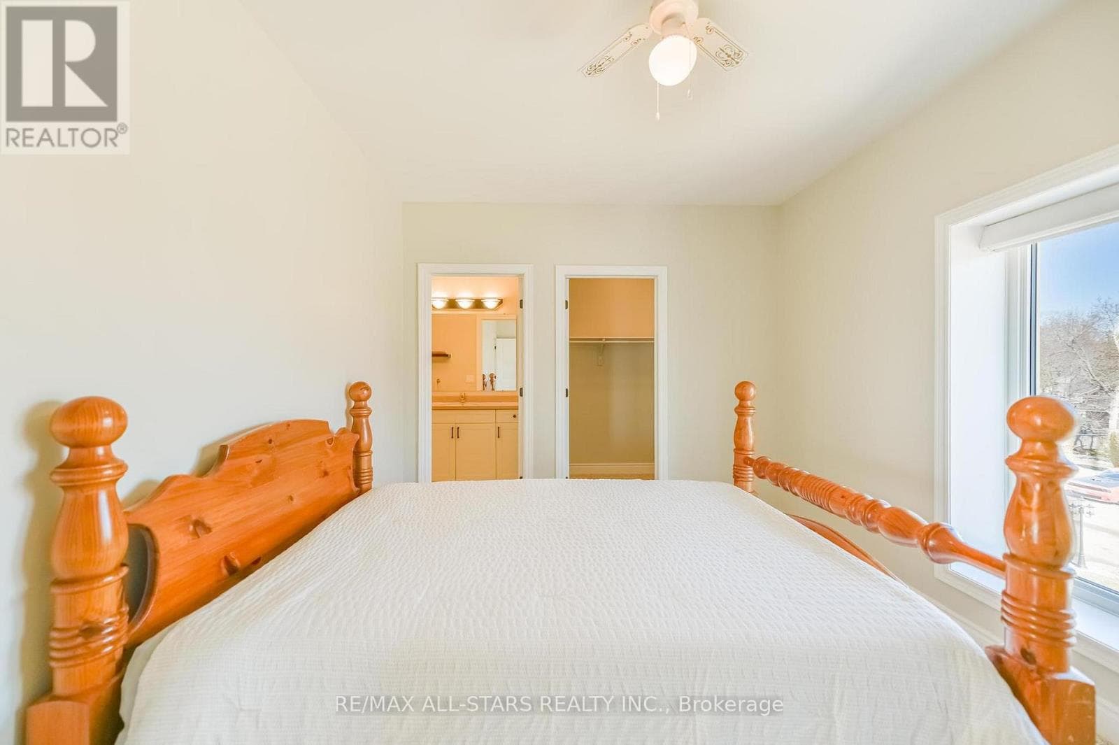 201 - 94 FRANCIS STREET W, Central Lakes