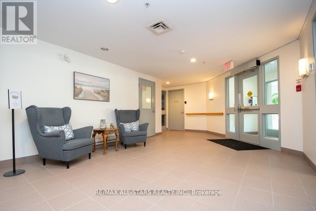 106 - 8 HURON STREET, Central Lakes — photo 4
