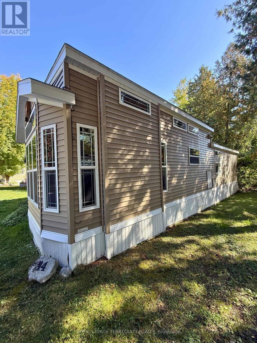 14 ROCKHAVEN, Toronto — photo 4