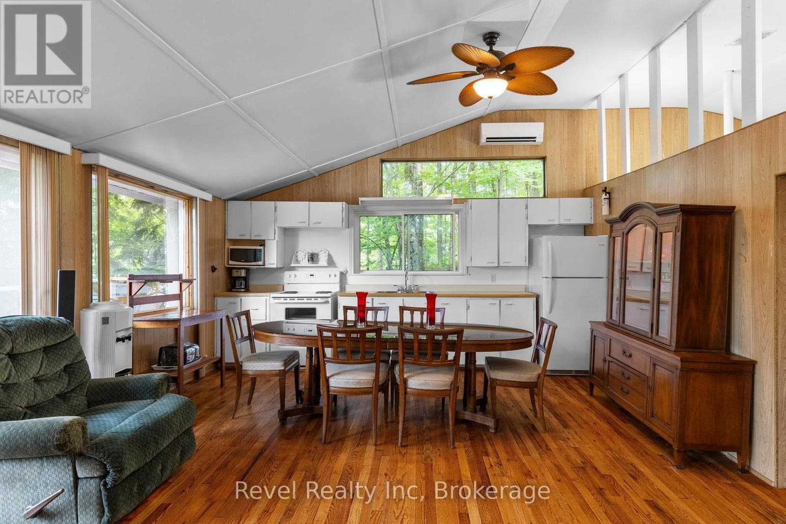 1096 COWAN PARK ROAD in 