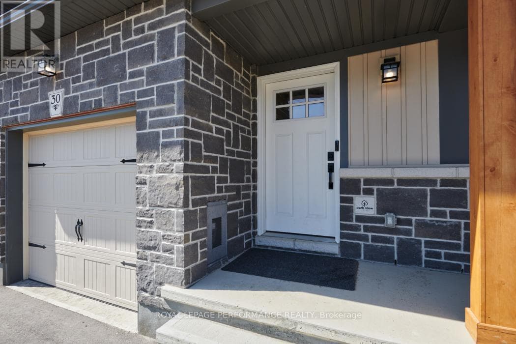 30 WHITCOMB CRESCENT, Ottawa — photo 2