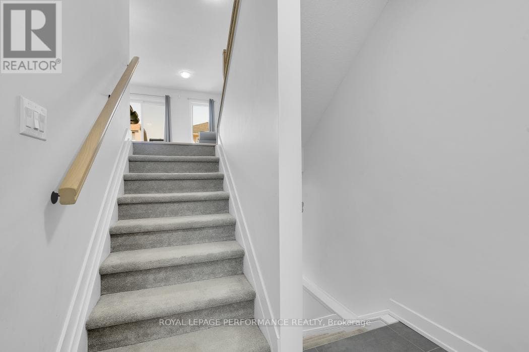 30 WHITCOMB CRESCENT, Ottawa — photo 4