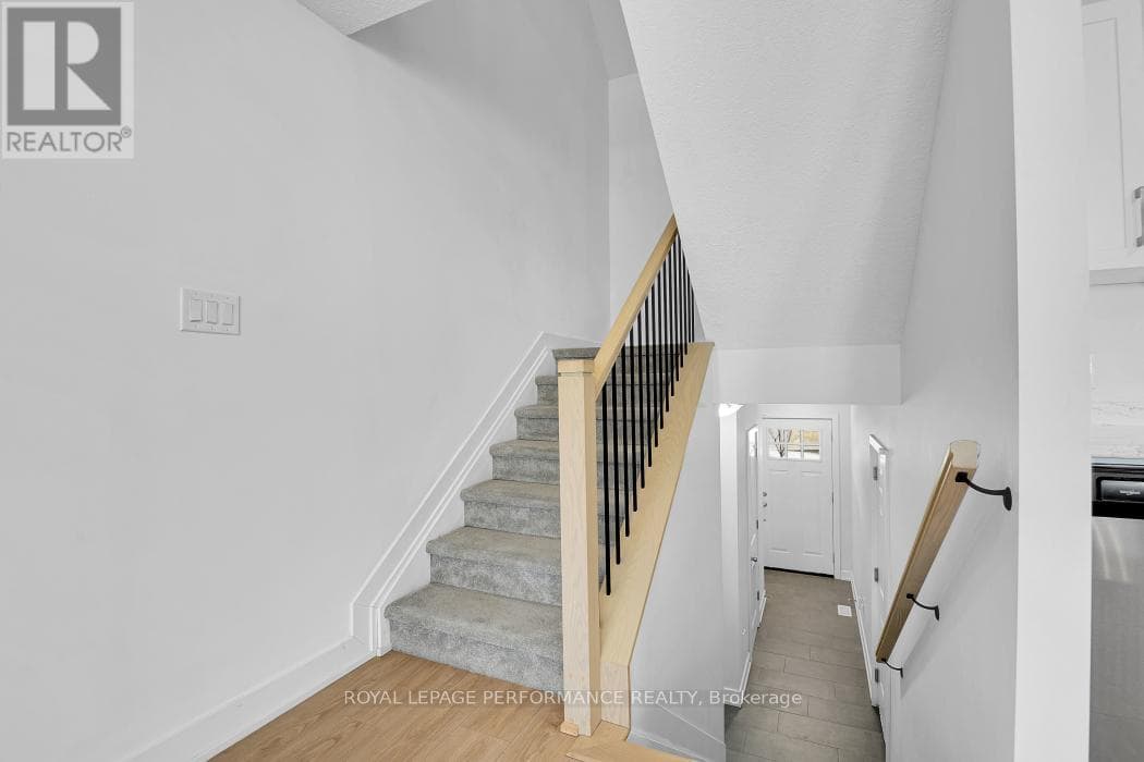 30 WHITCOMB CRESCENT, Ottawa — photo 5