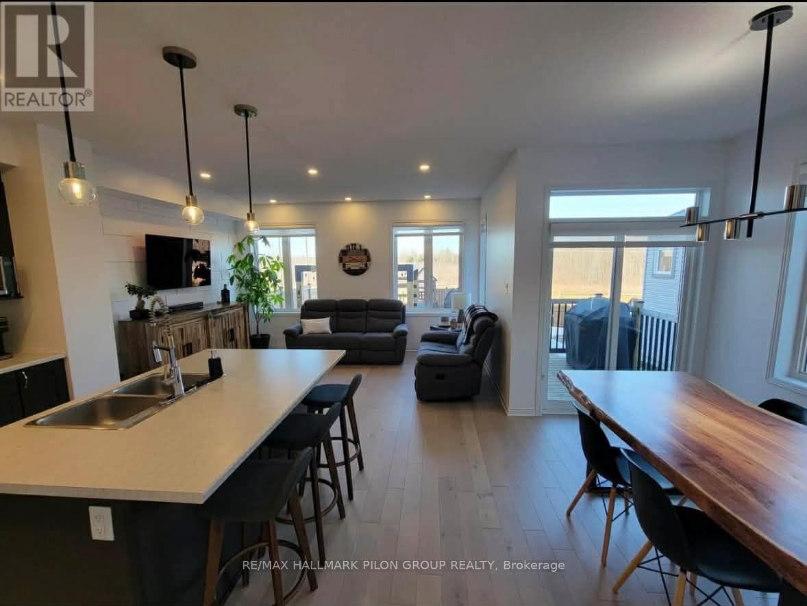 38 RIDDELL STREET, Ottawa — photo 3