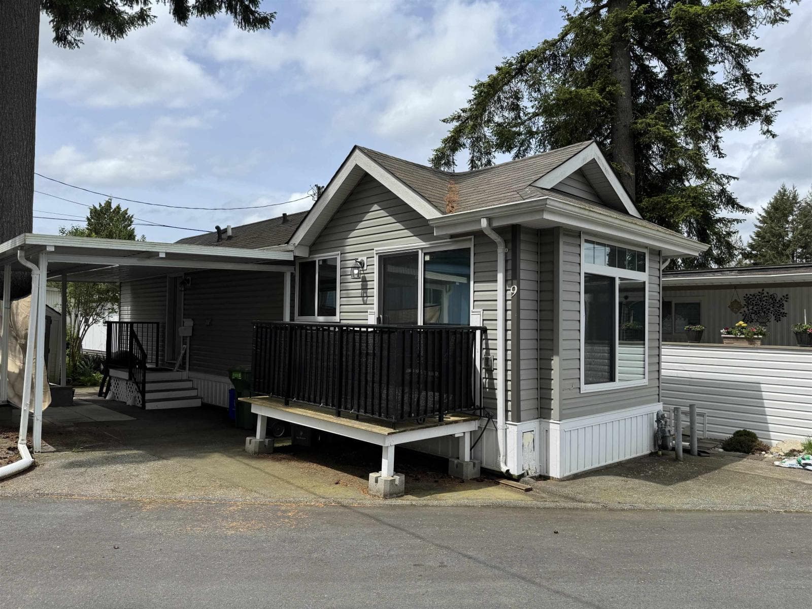 9 24330 FRASER HIGHWAY in Hopington