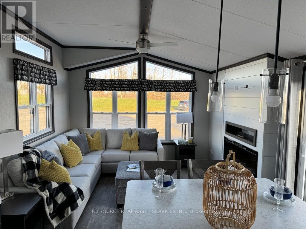 TRILM - 1047 BONNIE LAKE CAMP ROAD, Toronto — photo 2