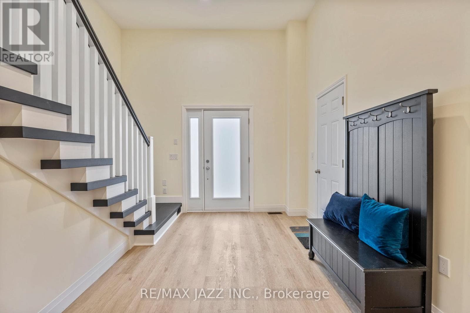 283 PLATTEN BOULEVARD, Central Lakes — photo 3