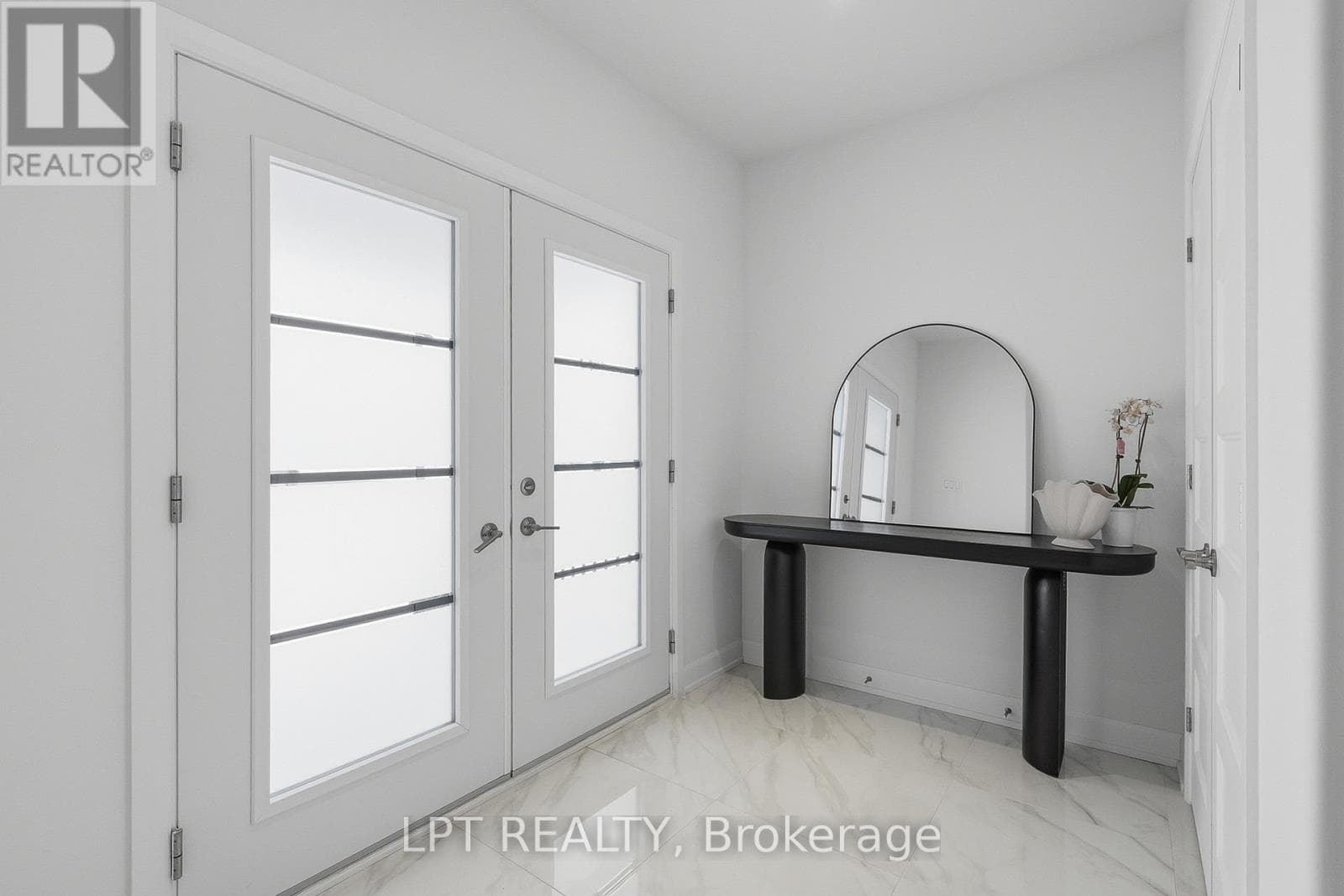 301 MOONLIGHT DRIVE, Ottawa — photo 3
