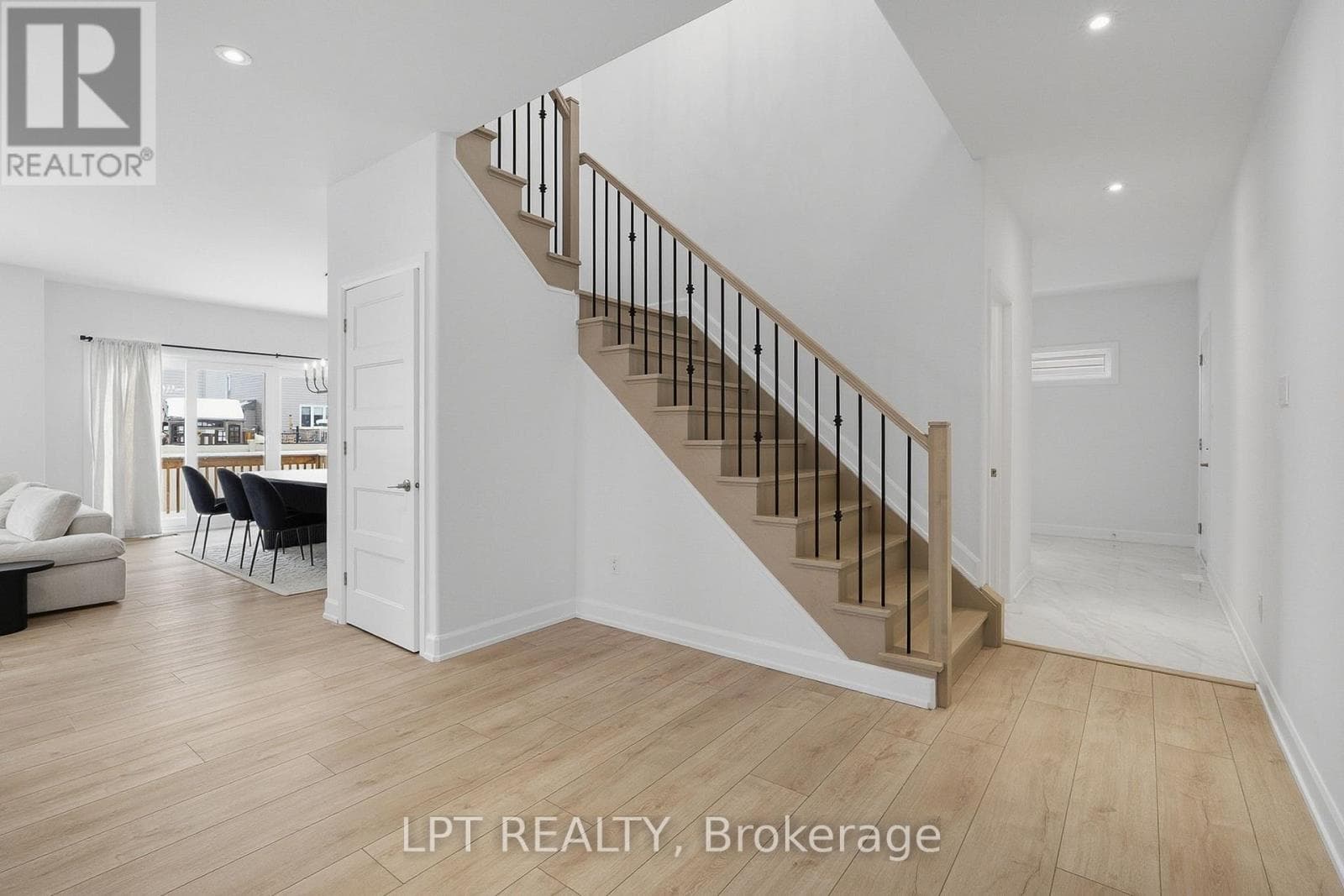 301 MOONLIGHT DRIVE, Ottawa — photo 4