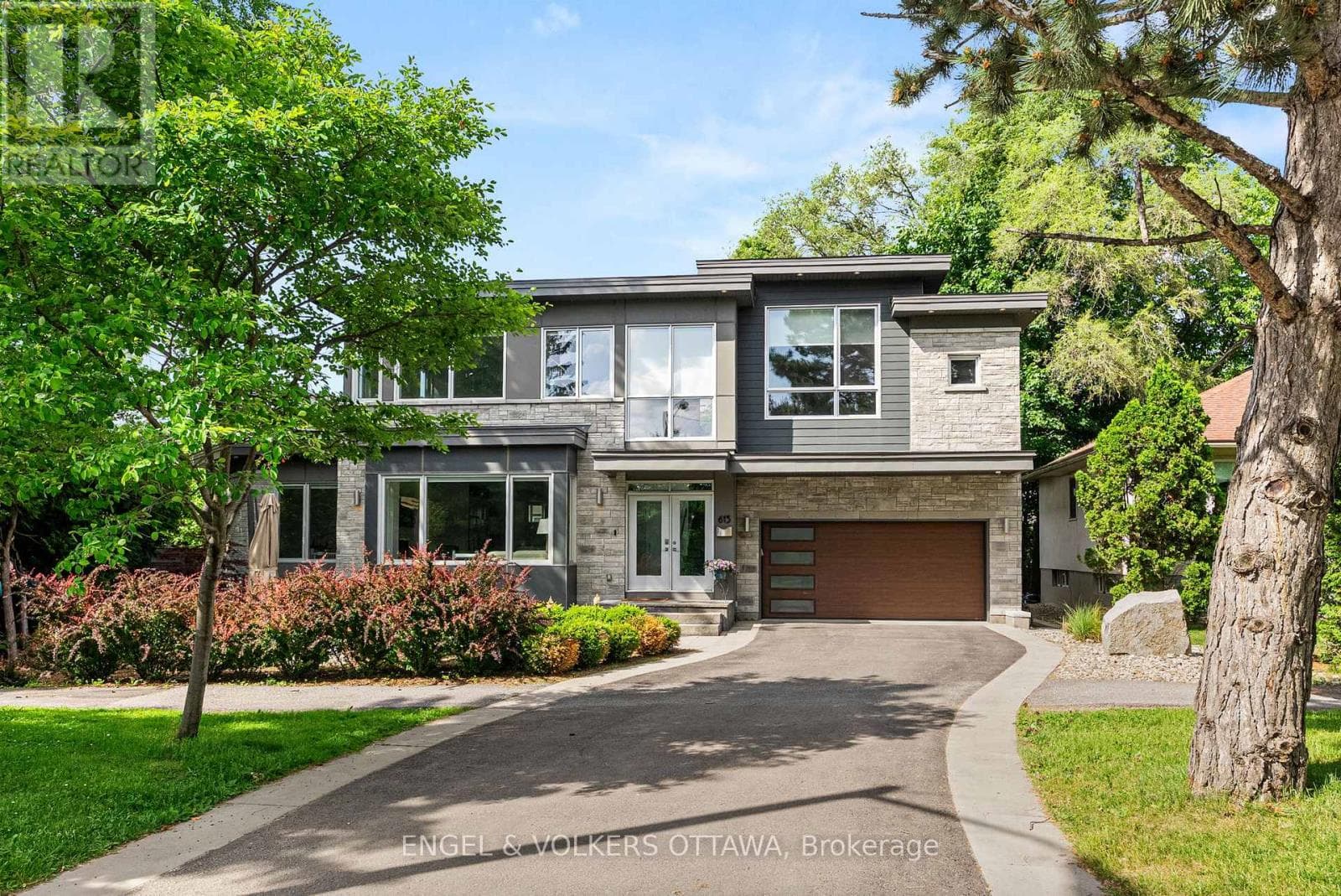 615 ISLAND PARK CRESCENT in ISLAND PARK-WELLINGTON VILLAGE