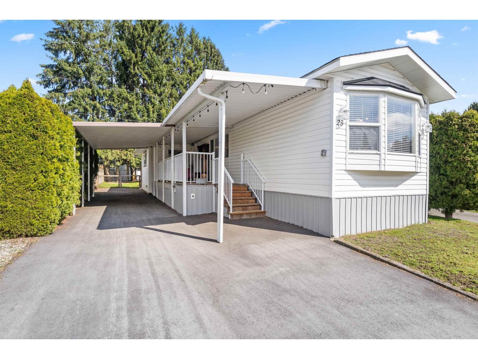 23 31313 LIVINGSTONE AVENUE in Clearbrook