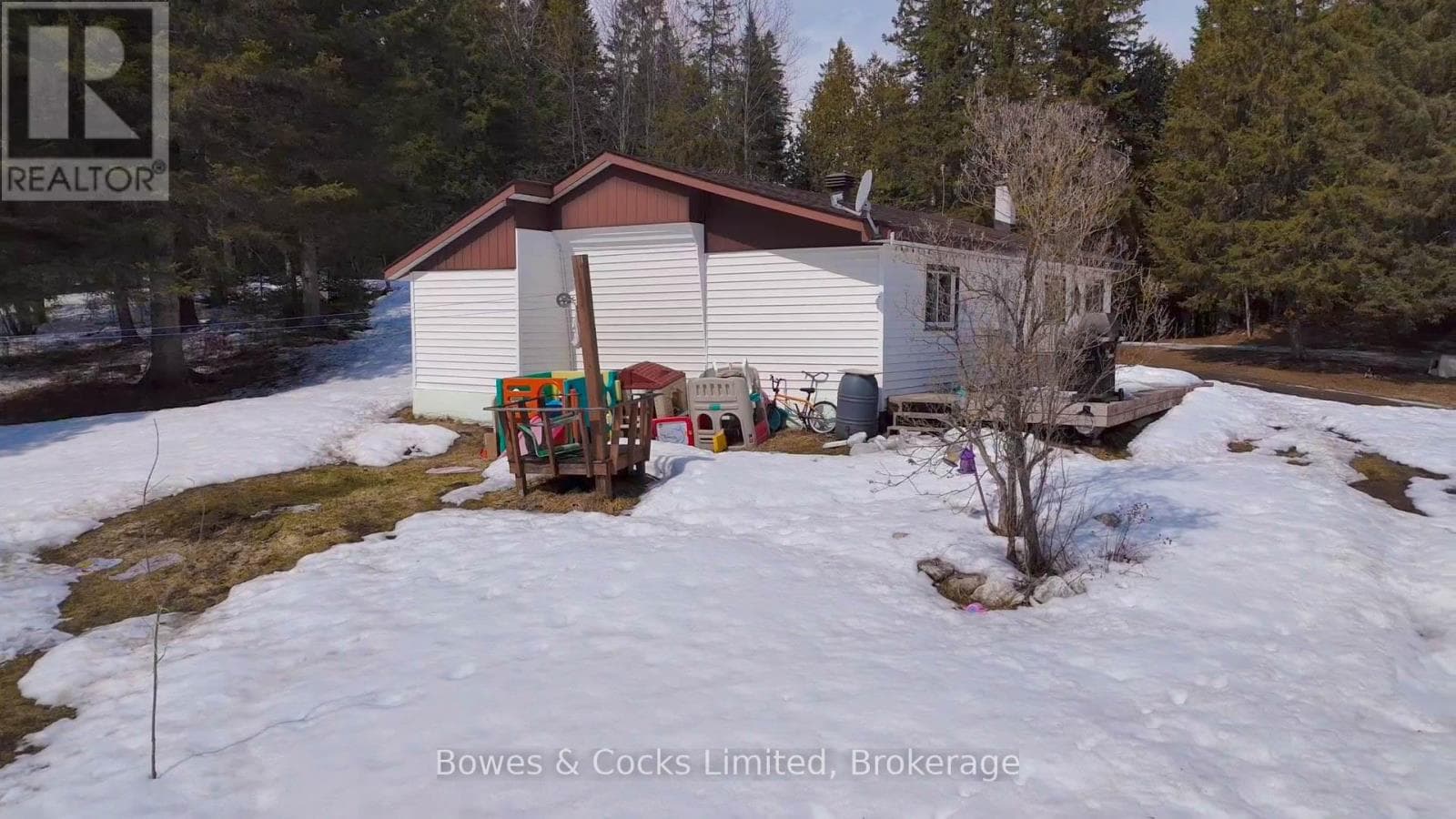 1046 DETLOR ROAD, Central Lakes — photo 4
