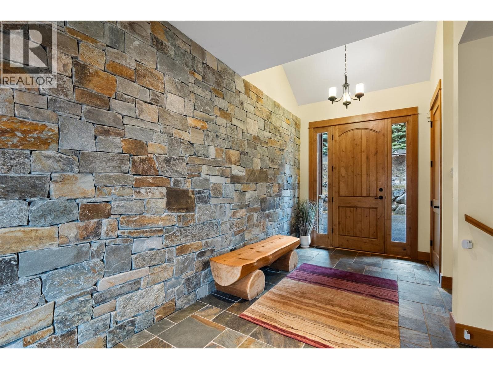 2217 Sunburst Drive, Interior REALTORS® — photo 2