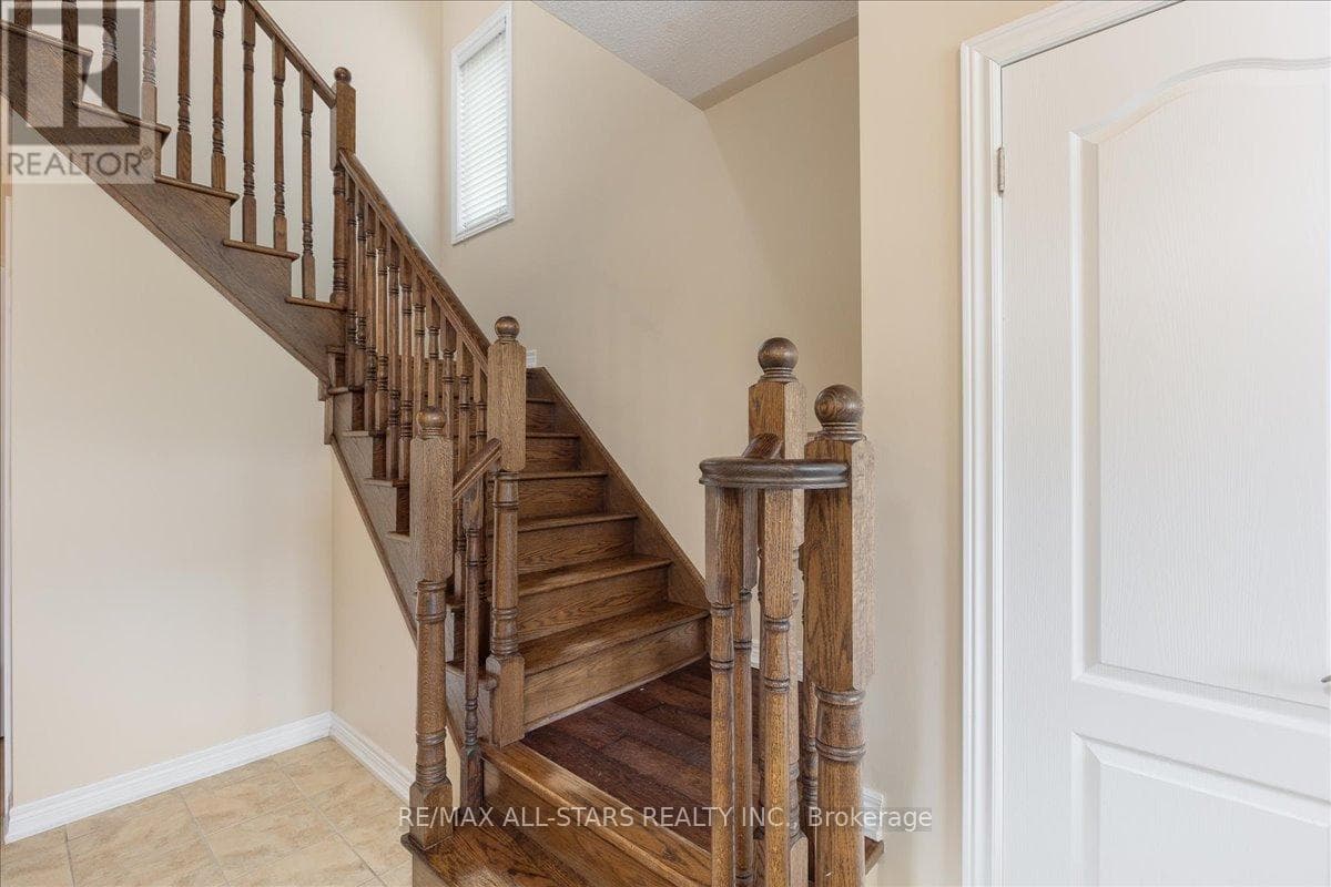 27 SCOTIA ROAD, Toronto — photo 4
