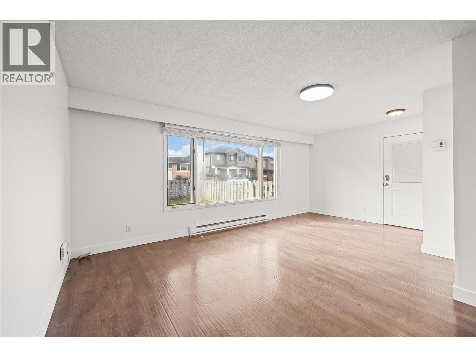 746 RAYMER AVENUE, Interior REALTORS® — photo 5