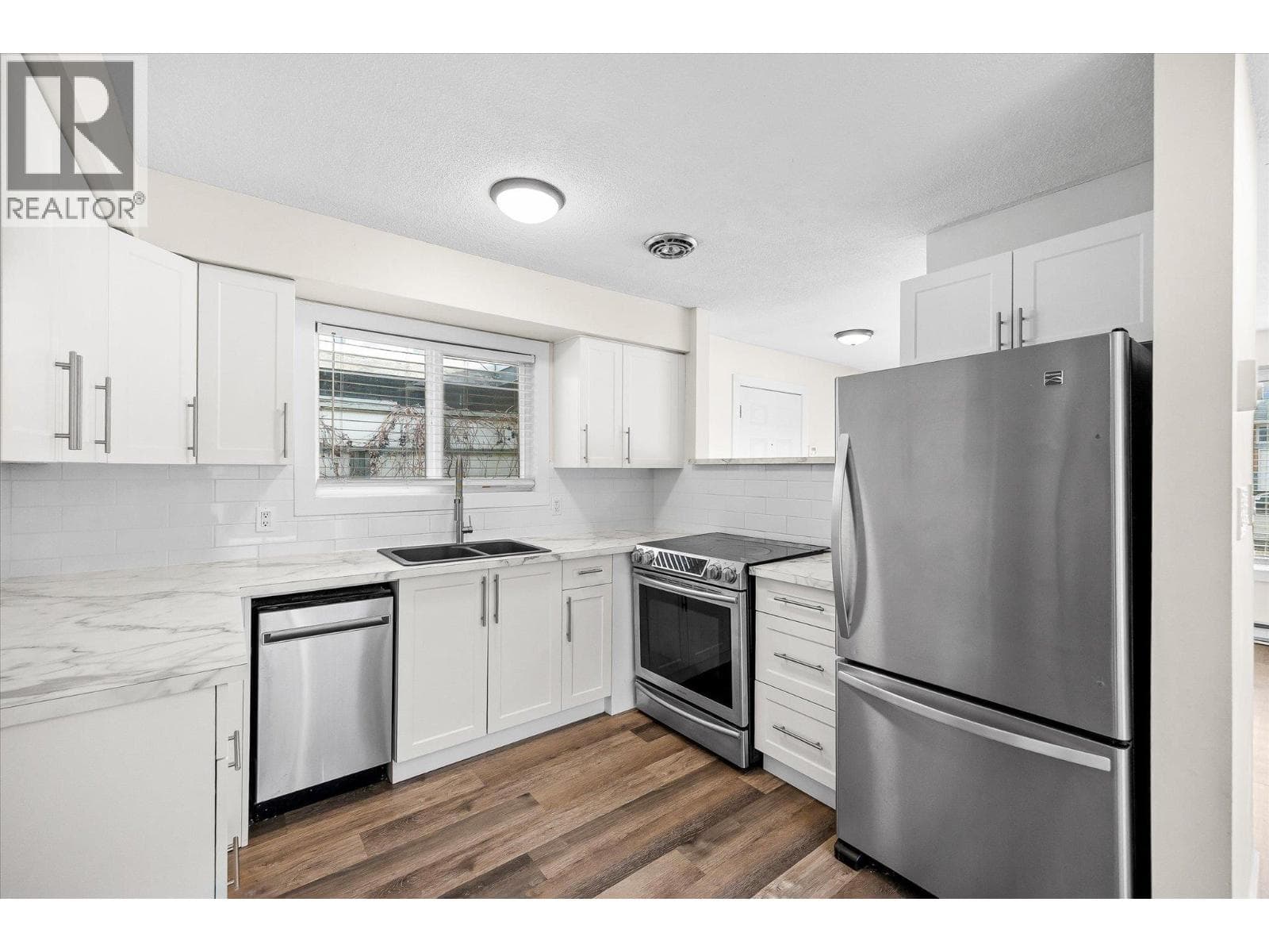 740 RAYMER AVENUE, Interior REALTORS® — photo 2