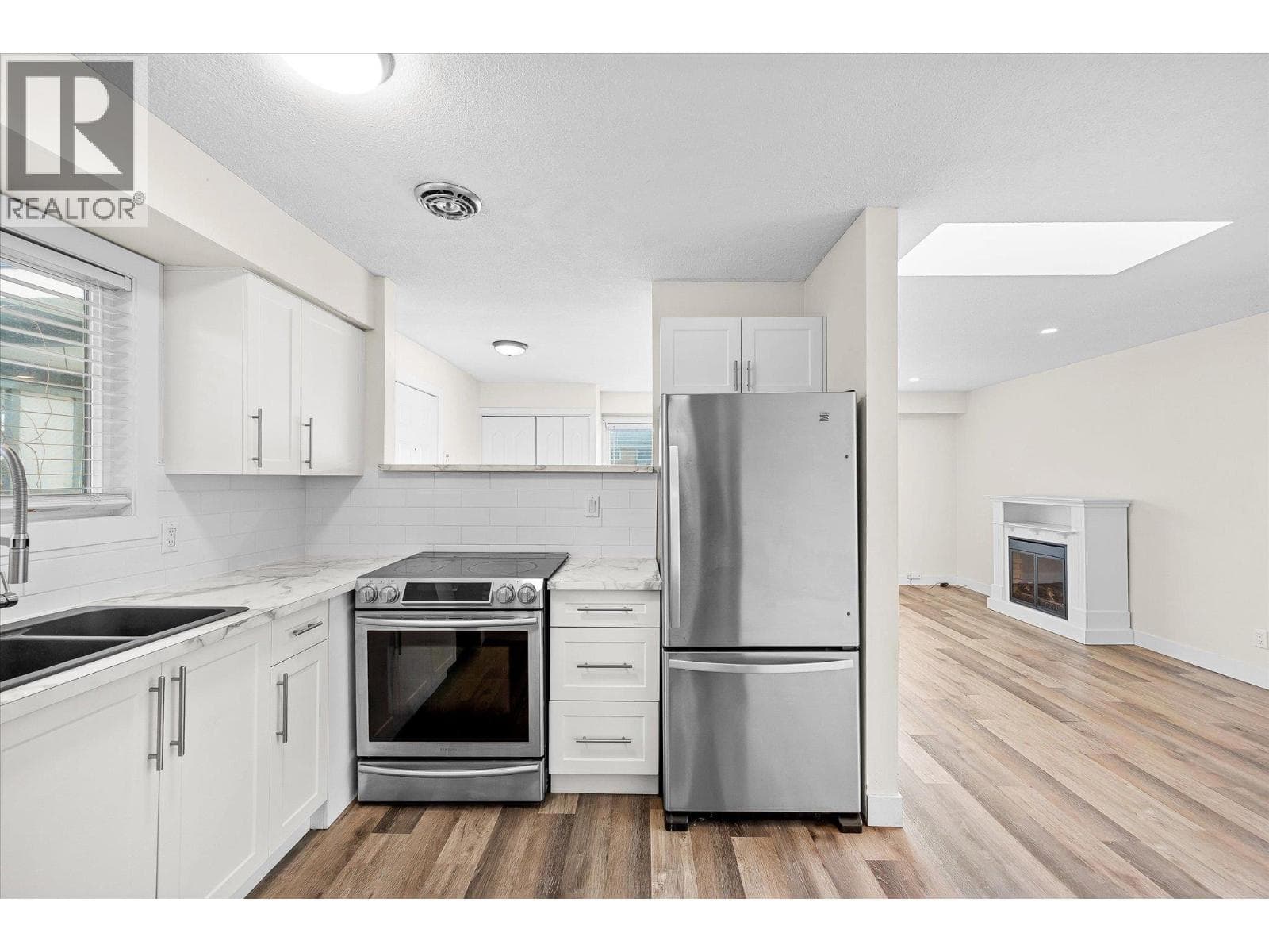 740 RAYMER AVENUE, Interior REALTORS® — photo 3