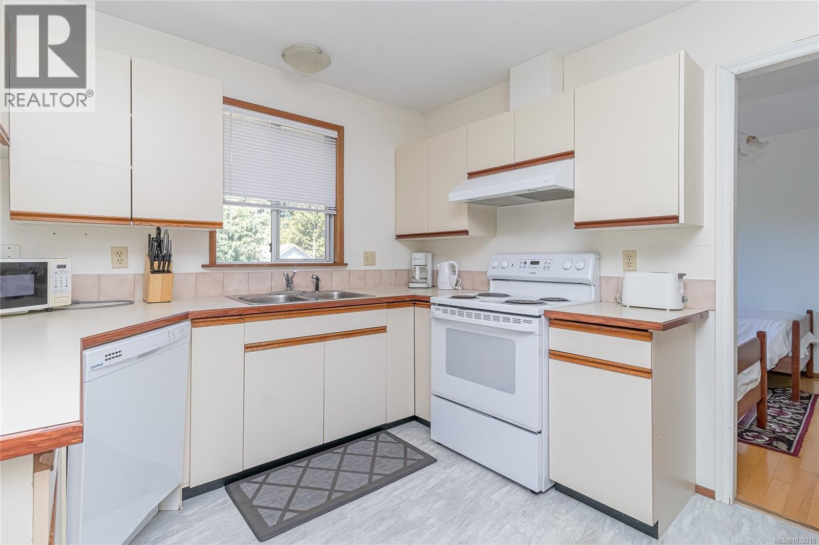 9975 Victoria Rd, Vancouver Island — photo 2
