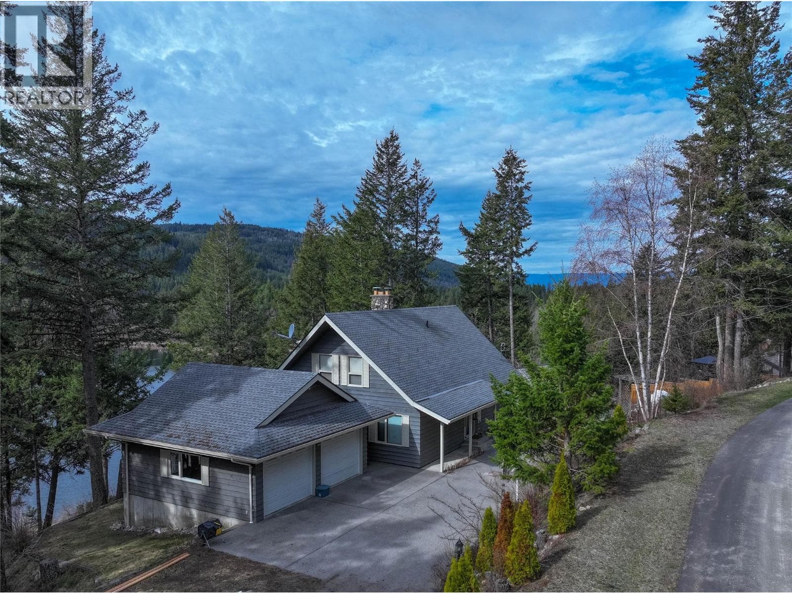 1920 Lakeview Drive in 