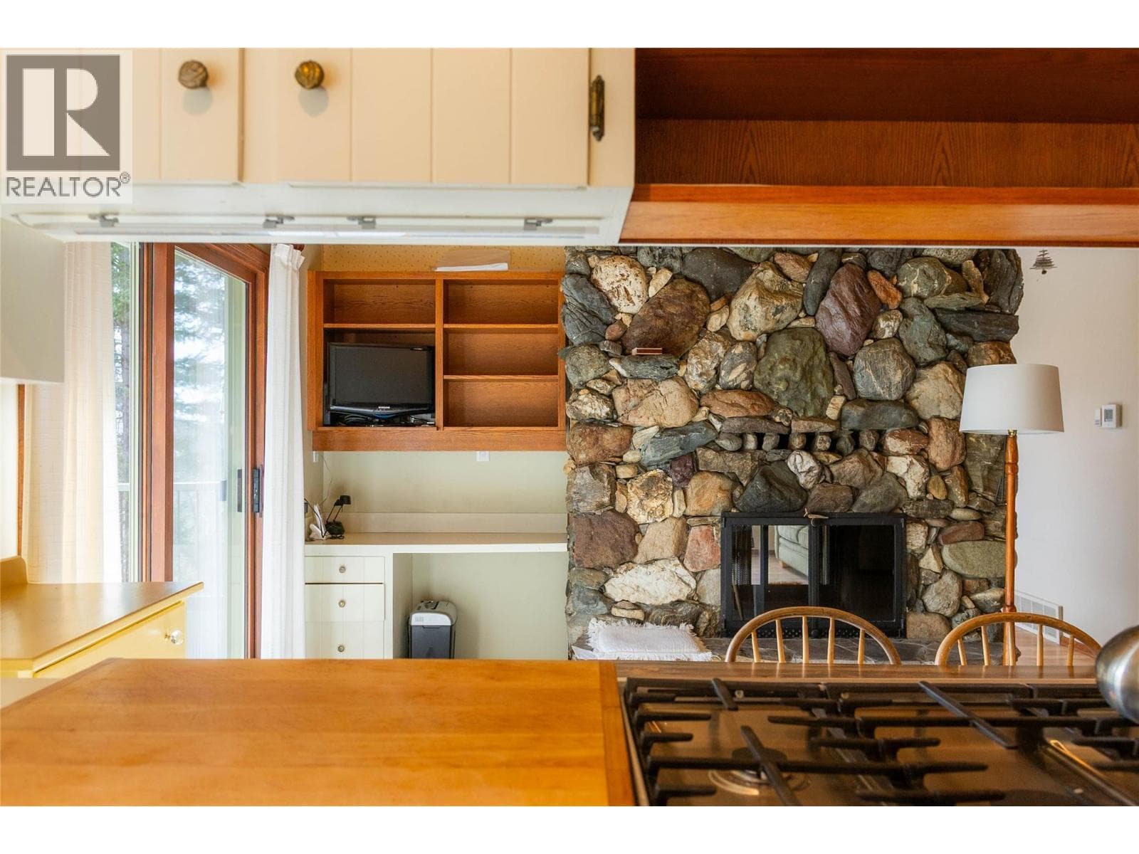 1920 Lakeview Drive, Interior REALTORS® — photo 4