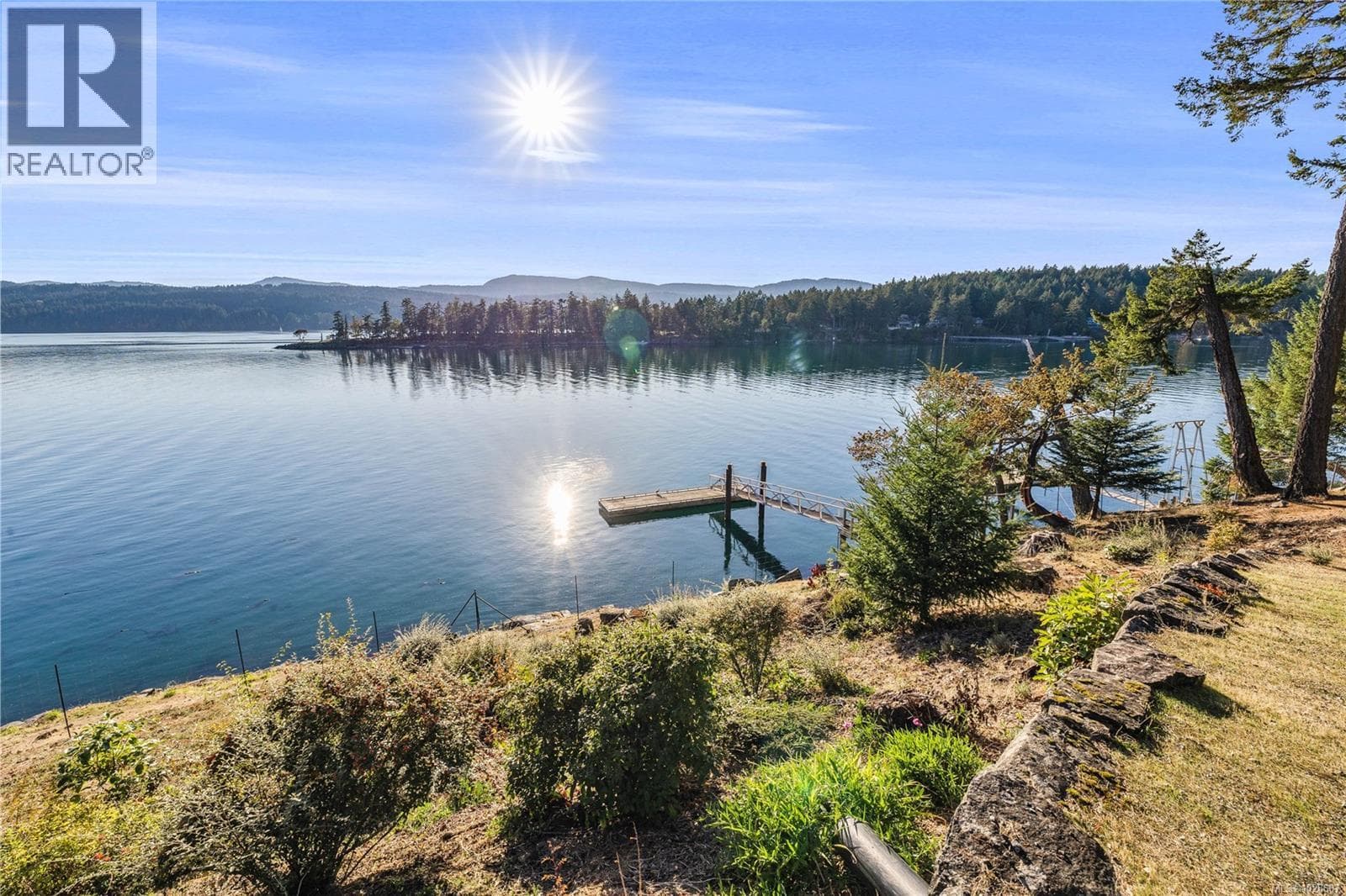 220 Scott Point Dr, Victoria — photo 2