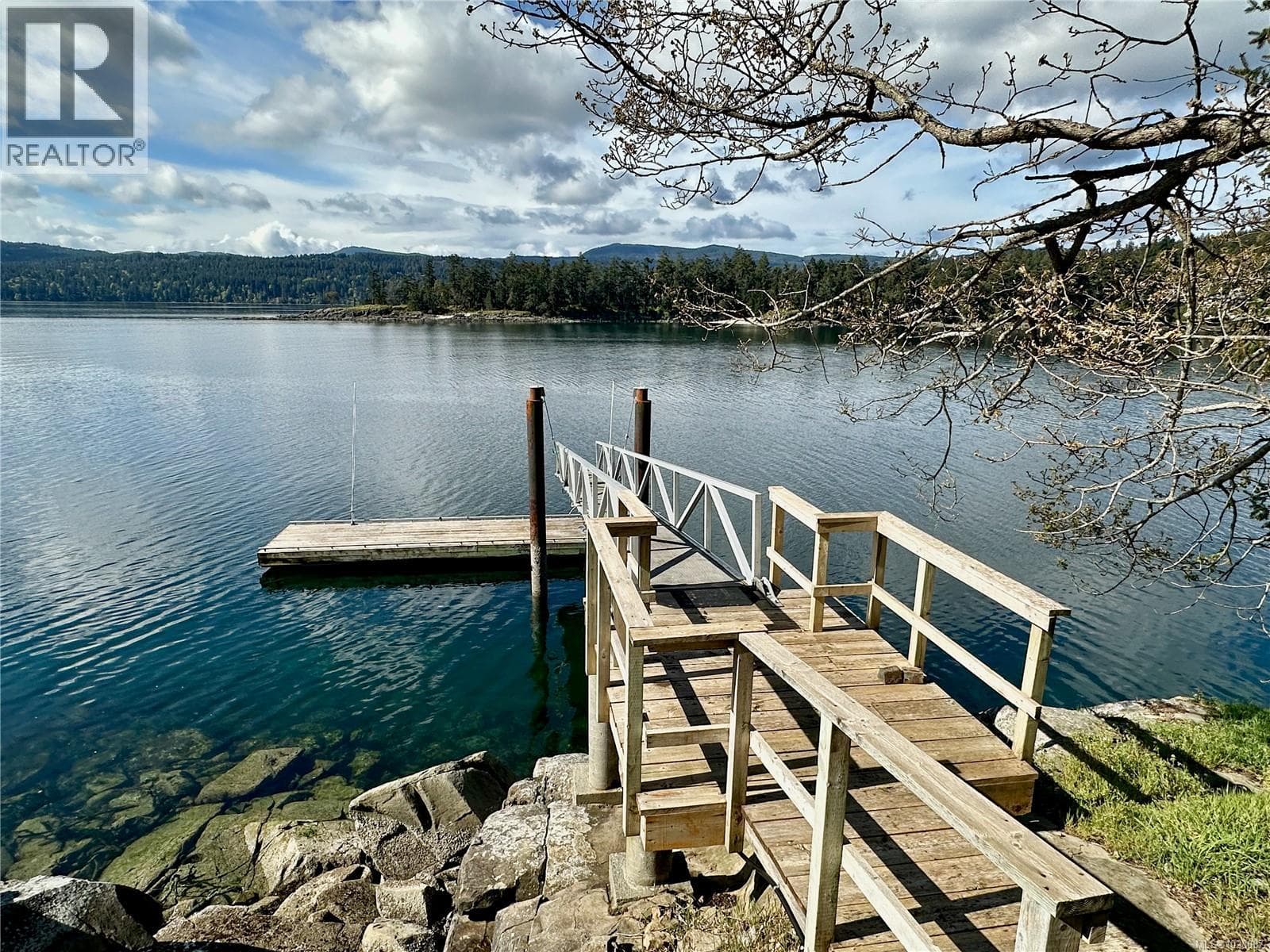 220 Scott Point Dr, Victoria — photo 3