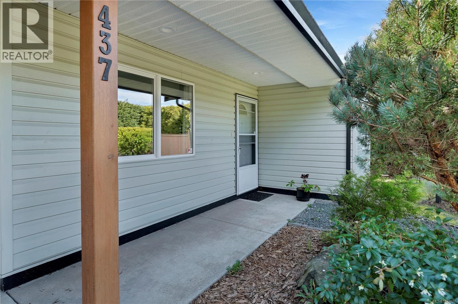 437 Rockland Rd, Vancouver Island — photo 3