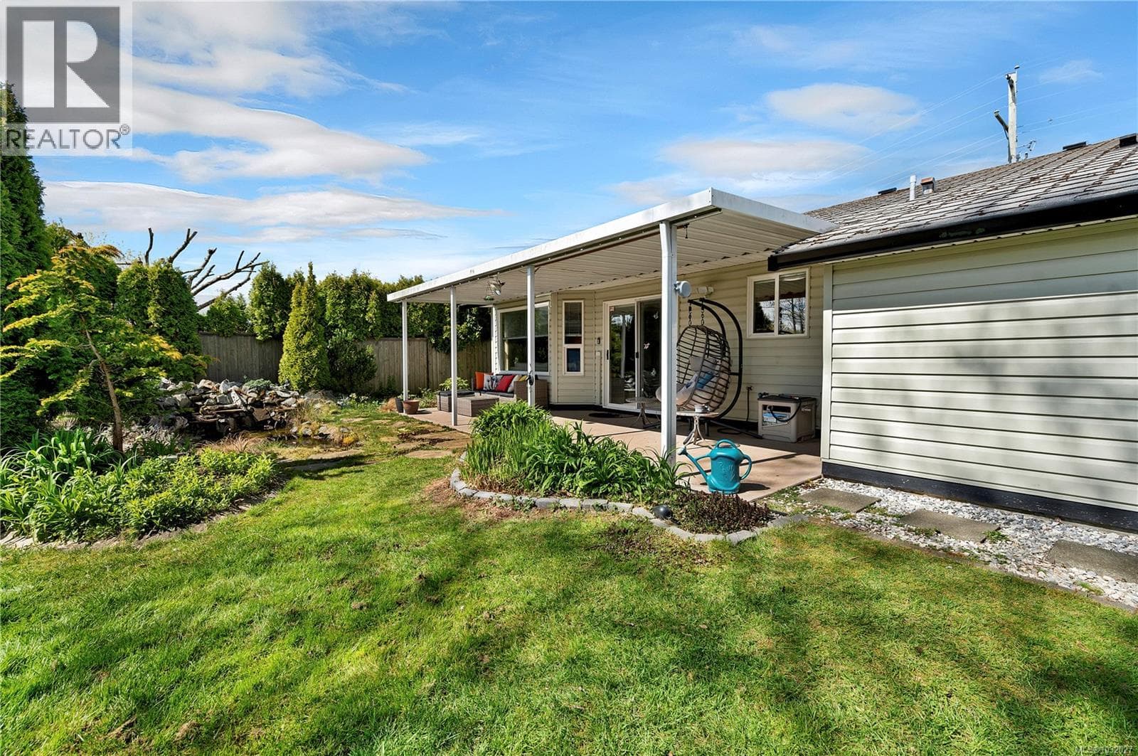 437 Rockland Rd, Vancouver Island — photo 2