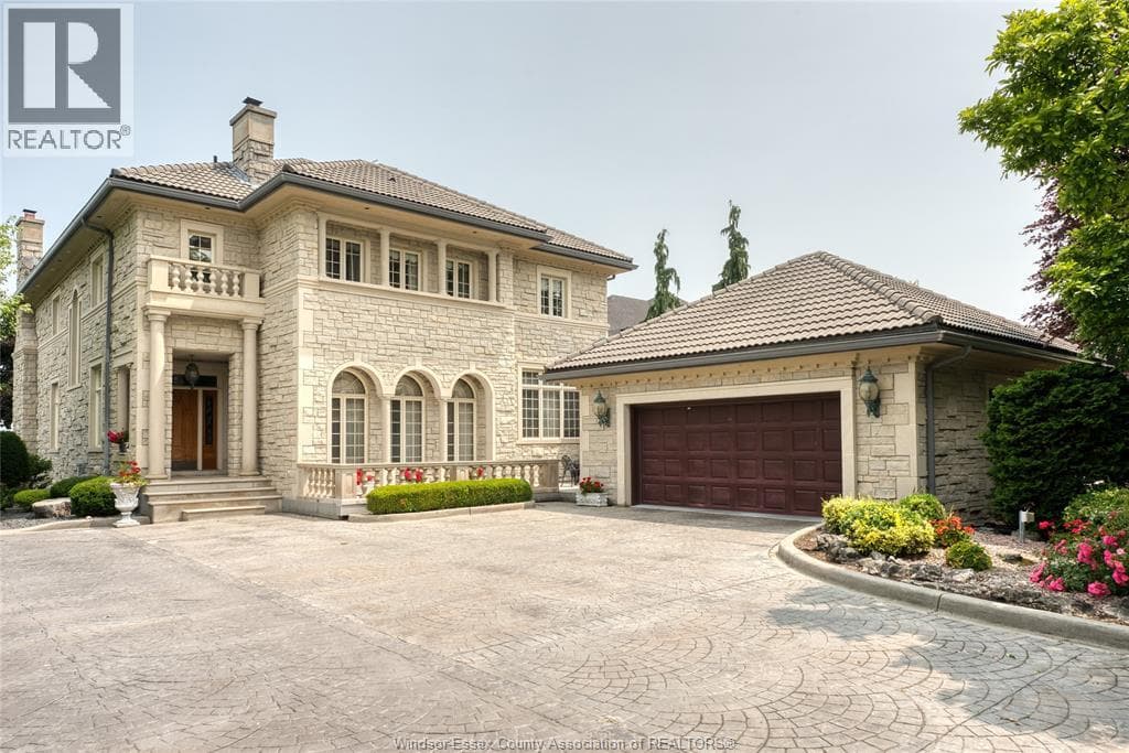 300 Elmgrove DRIVE, Windsor — photo 2