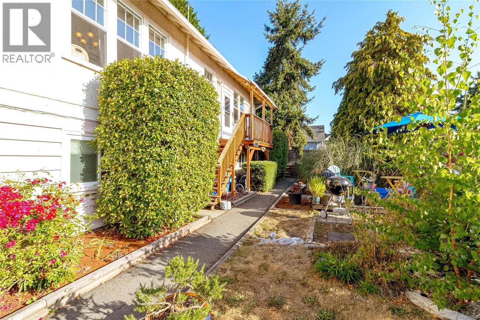 2920 SHAKESPEARE STREET, Victoria — photo 5