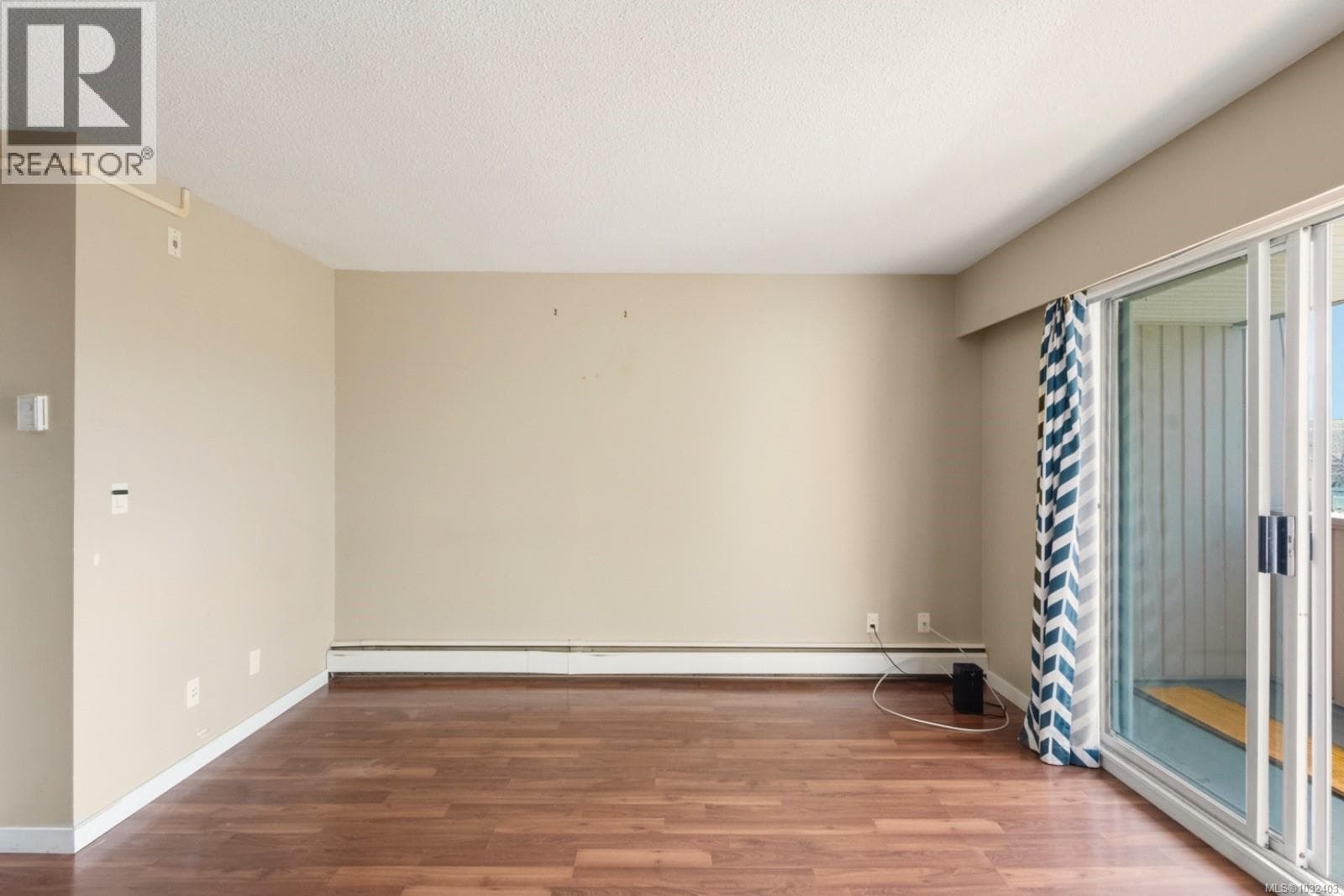 211 377 Dogwood St, Victoria — photo 2