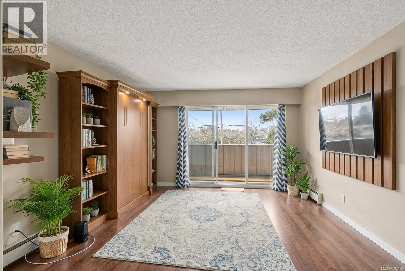 211 377 Dogwood St, Victoria — photo 3