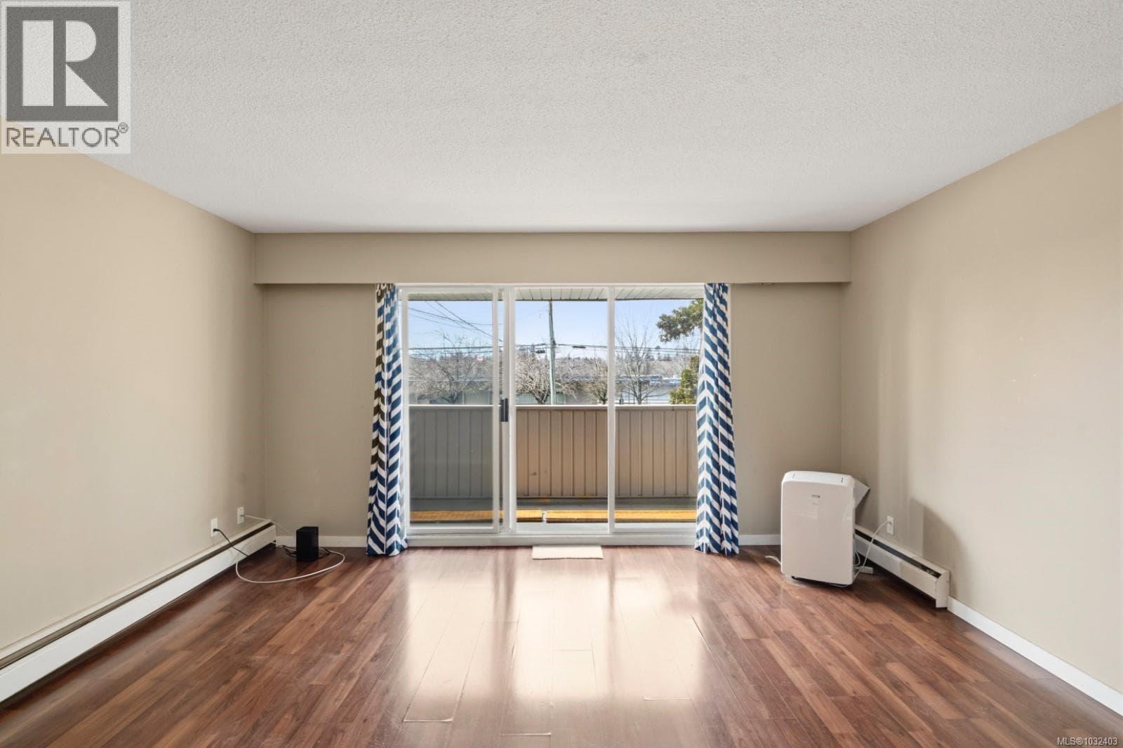211 377 Dogwood St, Victoria — photo 4