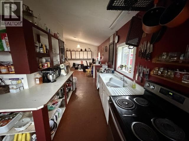 6479 SUTHERLAND AVENUE, Powell River — photo 3