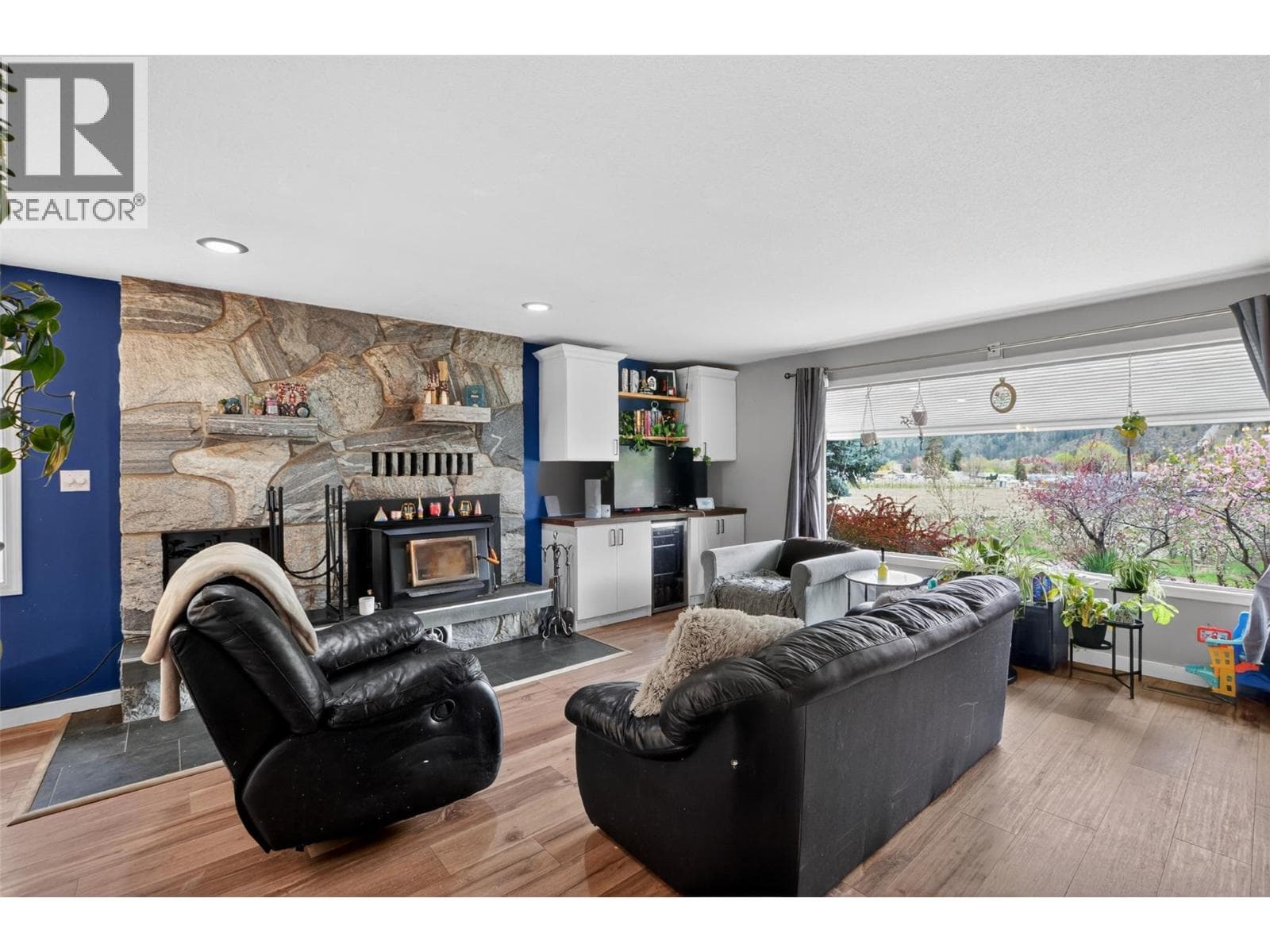 716 Mosley Place, Interior REALTORS® — photo 5