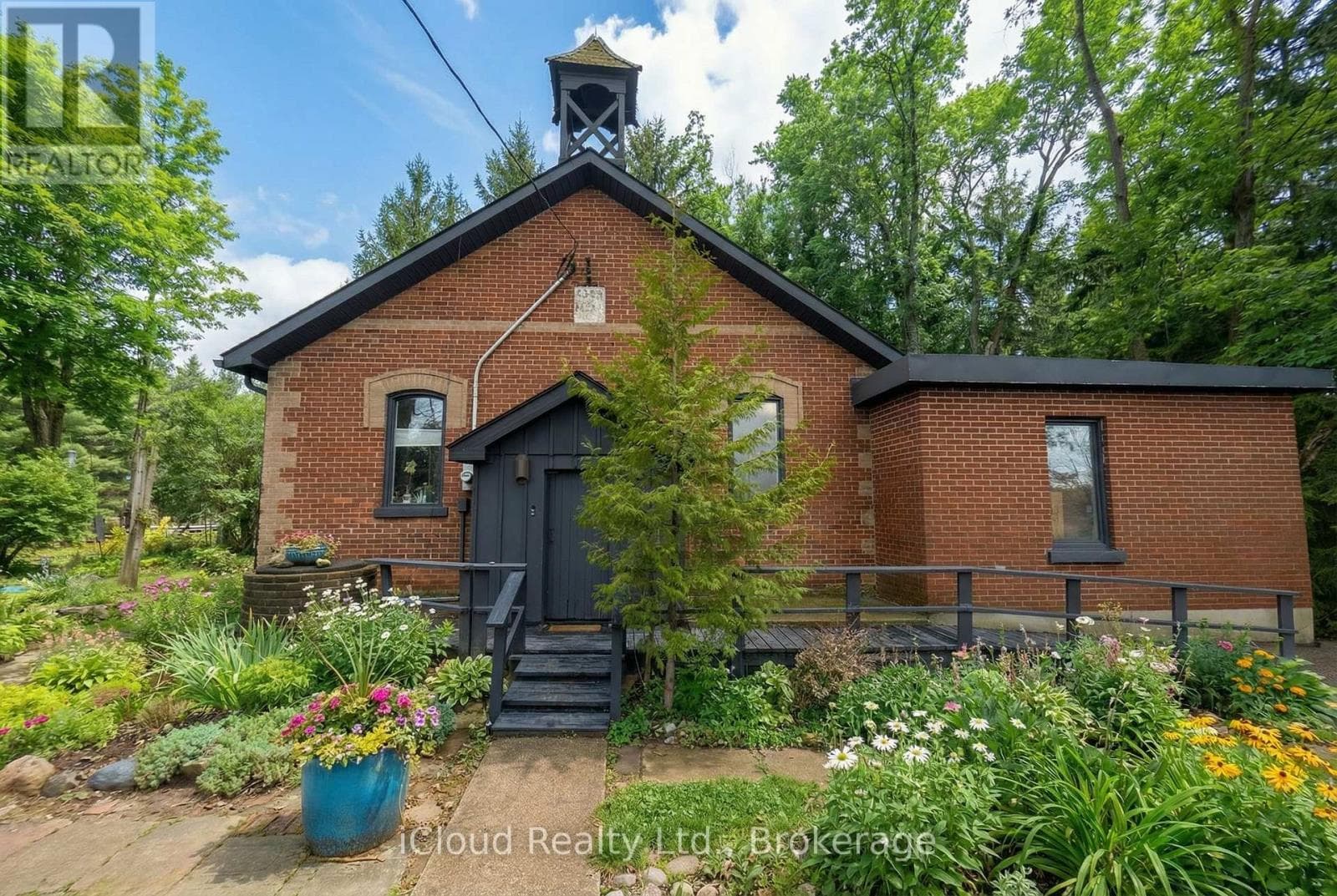 715432 1ST LINE EHS, Toronto — photo 3