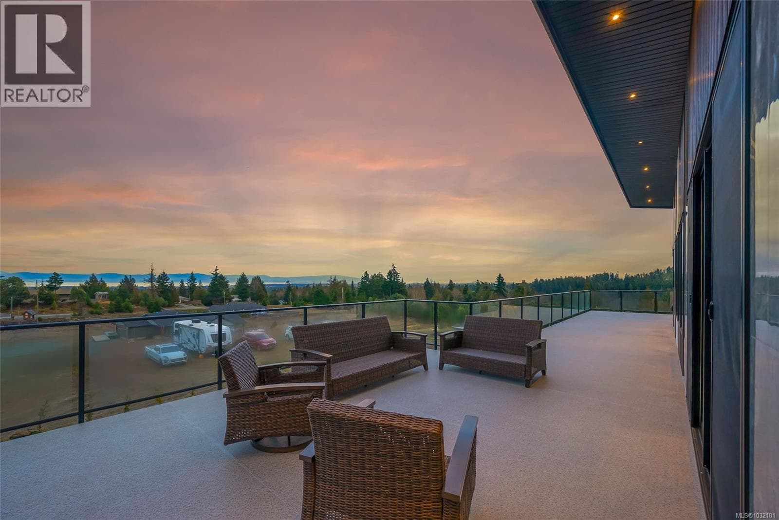 1704 WARN WAY, Vancouver Island — photo 2