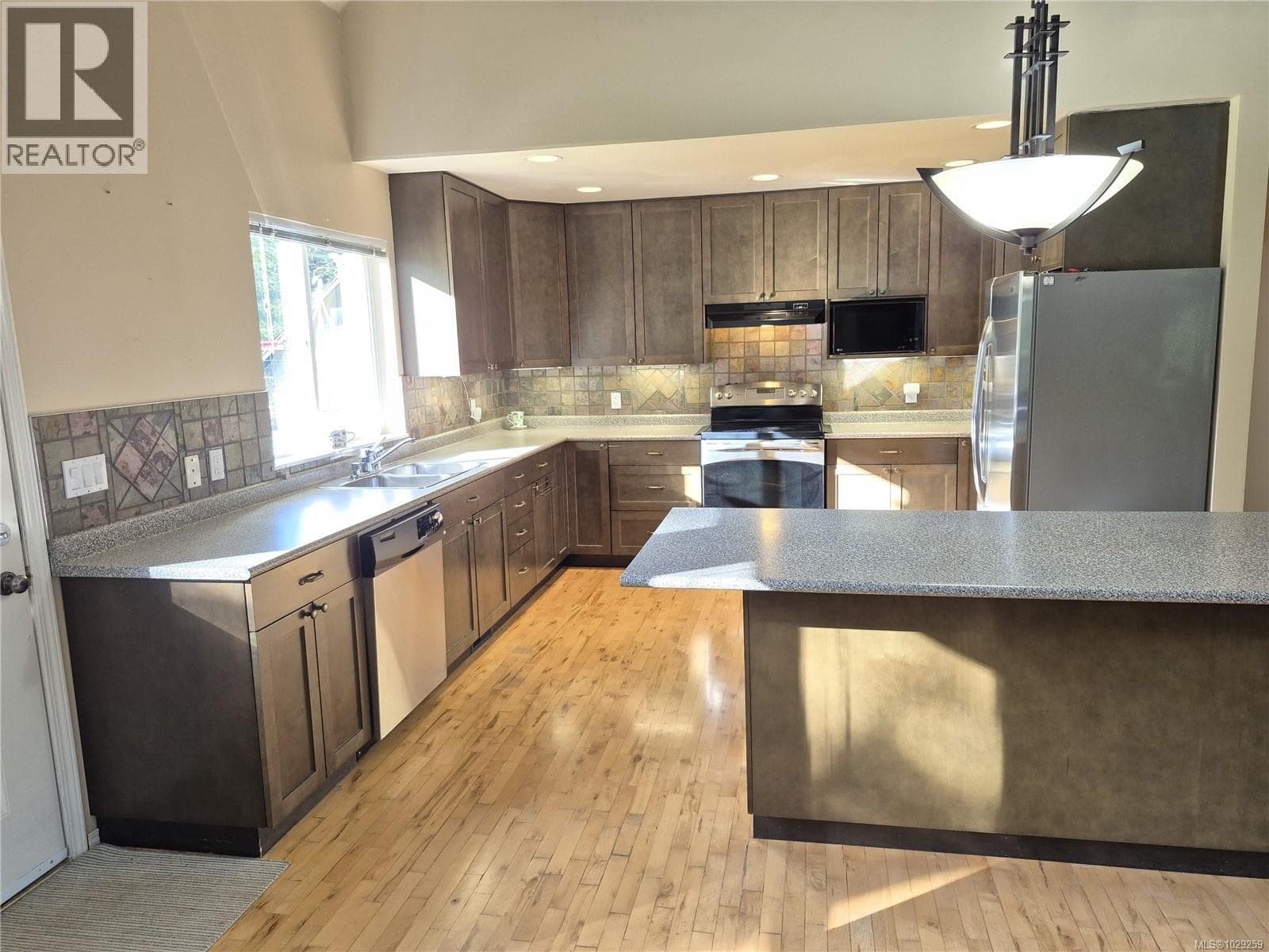 12270/12272 Chandler Rd, Vancouver Island — photo 2