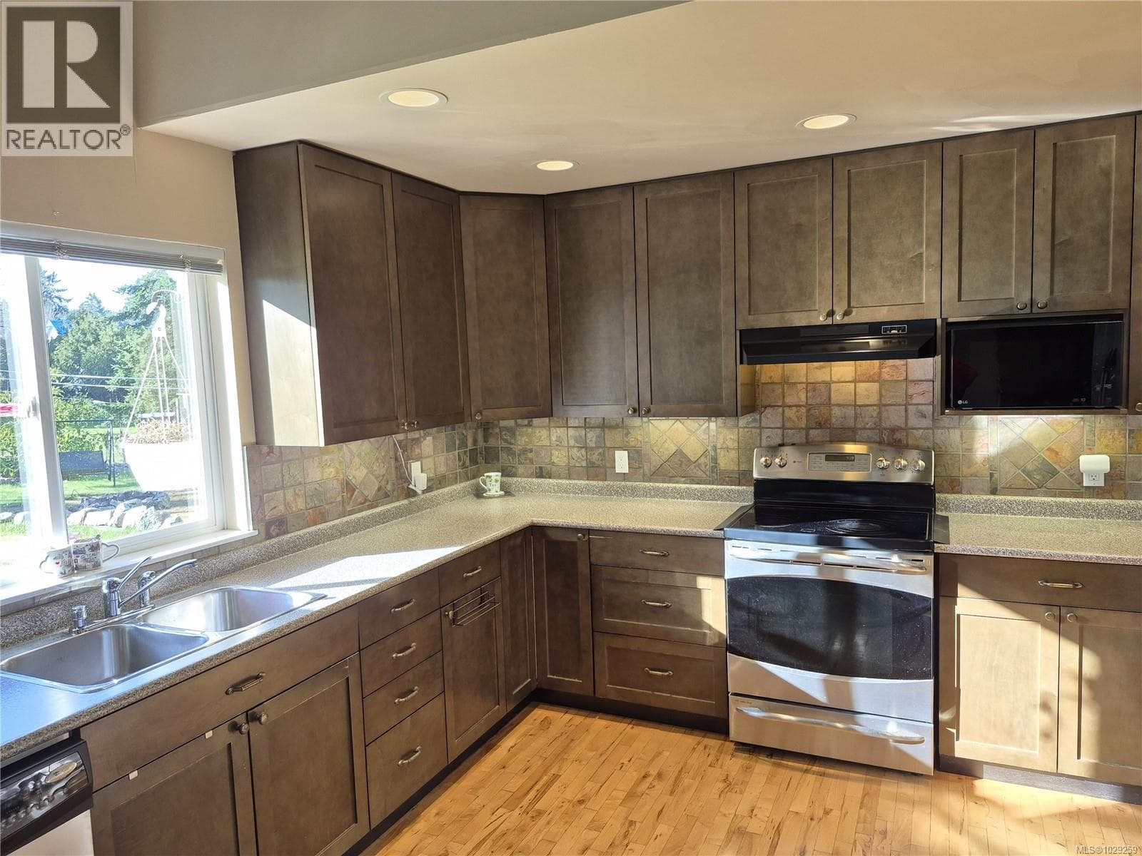 12270/12272 Chandler Rd, Vancouver Island — photo 4