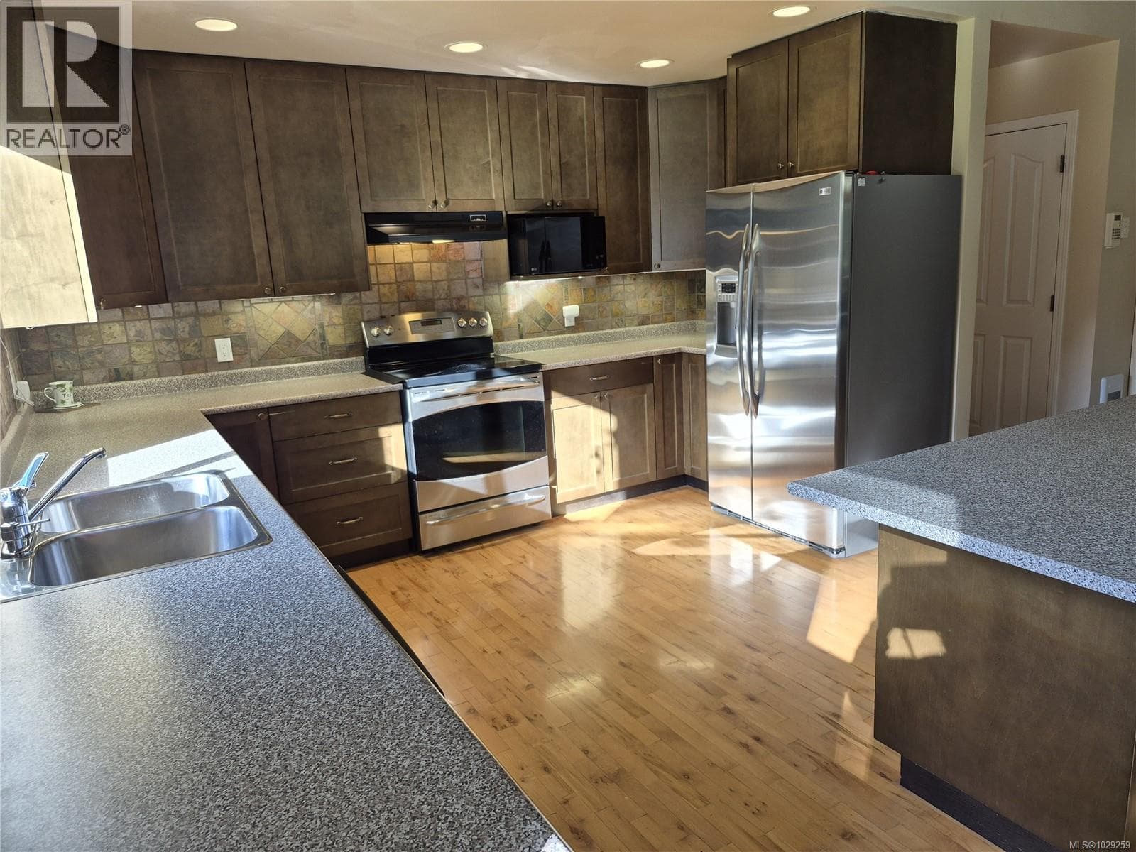 12270/12272 Chandler Rd, Vancouver Island — photo 3