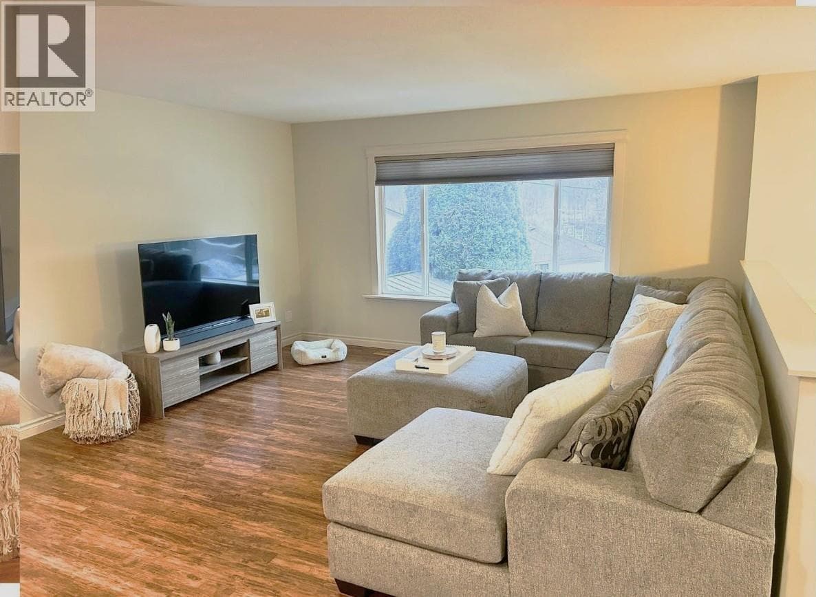 1718 GRANDVIEW AVENUE, Interior REALTORS® — photo 3