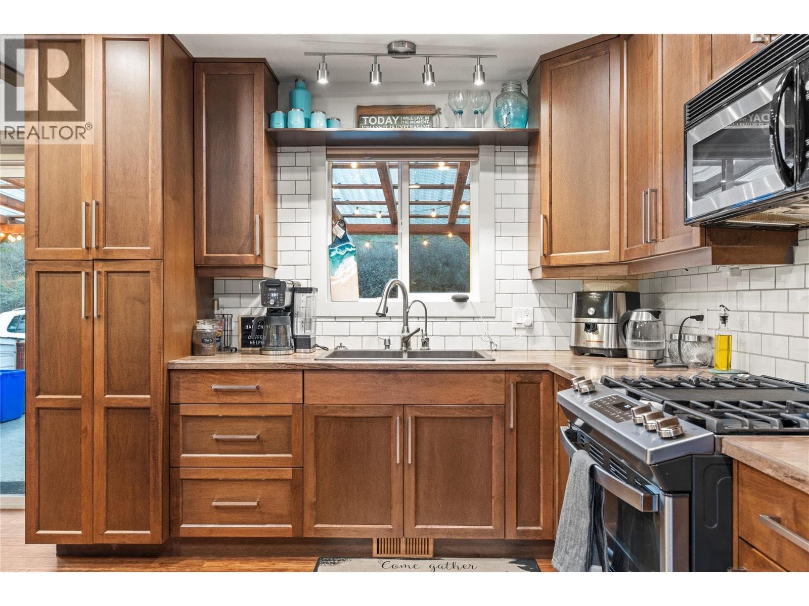 1718 GRANDVIEW AVENUE, Interior REALTORS® — photo 5