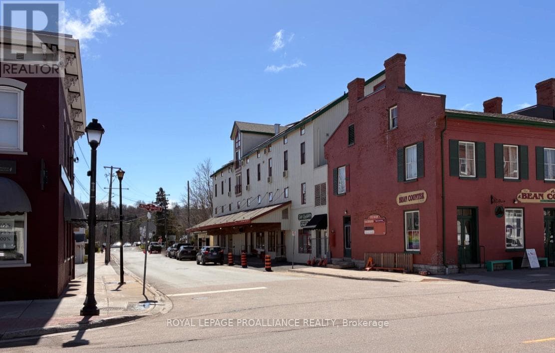 303 - 172 MAIN STREET, Central Lakes — photo 2