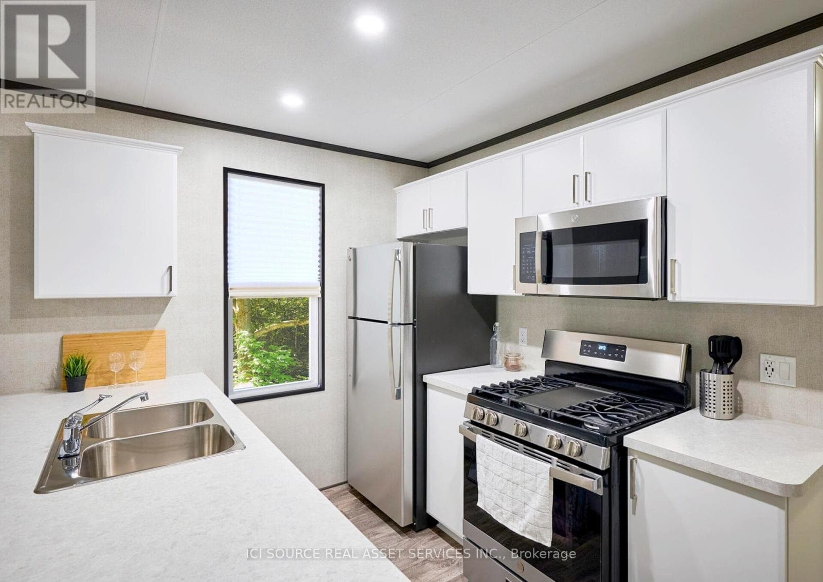 GETAWAY 2 - 1082 SHAMROCK MARINA ROAD, Toronto — photo 3